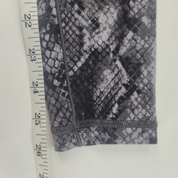 Offline by Aerie Real Me High Waist Crossover Leggings Size S Gray Python Sexy - Picture 8 of 9